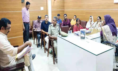 പൊതുസ്ഥലങ്ങളിലെ ബോർഡുകൾ; എല്ലാ മാസവും രണ്ടുതവണ പരിശോധന നടത്തും