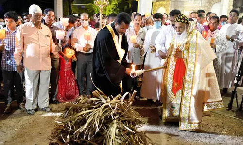 തിരുപ്പിറവി ആഘോഷിച്ച് നാടും നഗരവും തിരുപ്പിറവി ആഘോഷിച്ച് നാടും നഗരവും