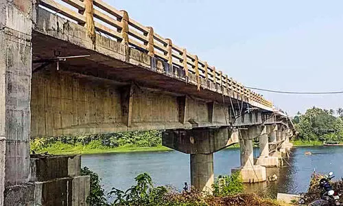 പാറപ്പുറം–വല്ലംകടവ് പാലം നിർമാണം അതിവേഗത്തിൽ പാറപ്പുറം–വല്ലംകടവ് പാലം നിർമാണം അതിവേഗത്തിൽ