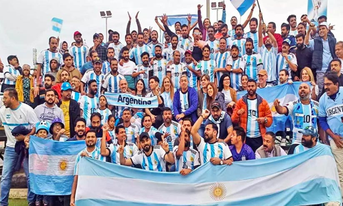 ആ​കാ​ശ​നീ​ലി​മ​യി​ൽ​നി​ന്നി​റ​ങ്ങാ​തെ അ​ർ​ജ​ന്റീ​ന​ൻ ഫാ​ൻ​സ്‌