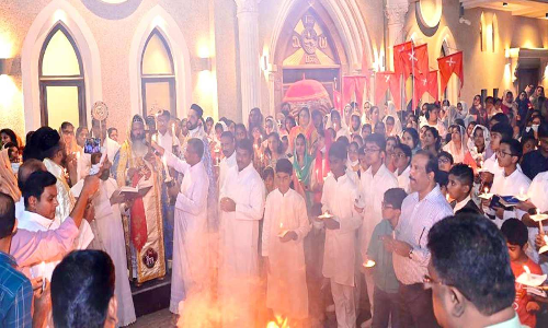 ക്രി​സ്മ​സ് ഇ​ന്ന്; ആ​ഘോ​ഷ​പ്പൊ​ലി​മ​യി​ൽ വി​ശ്വാ​സി​ക​ൾ