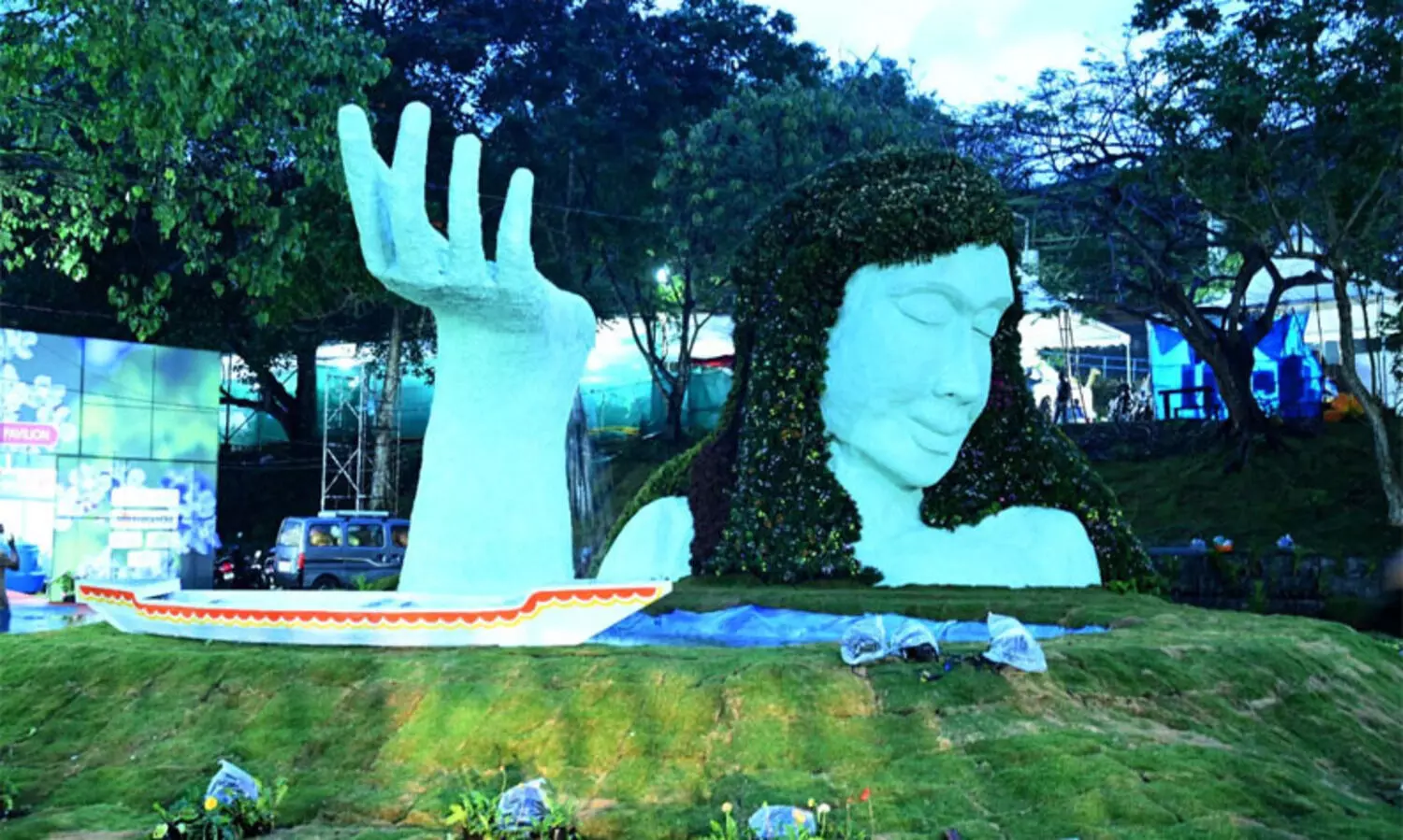 നഗര വസന്തം; തലയെടുപ്പോടെ വസന്ത കന്യക