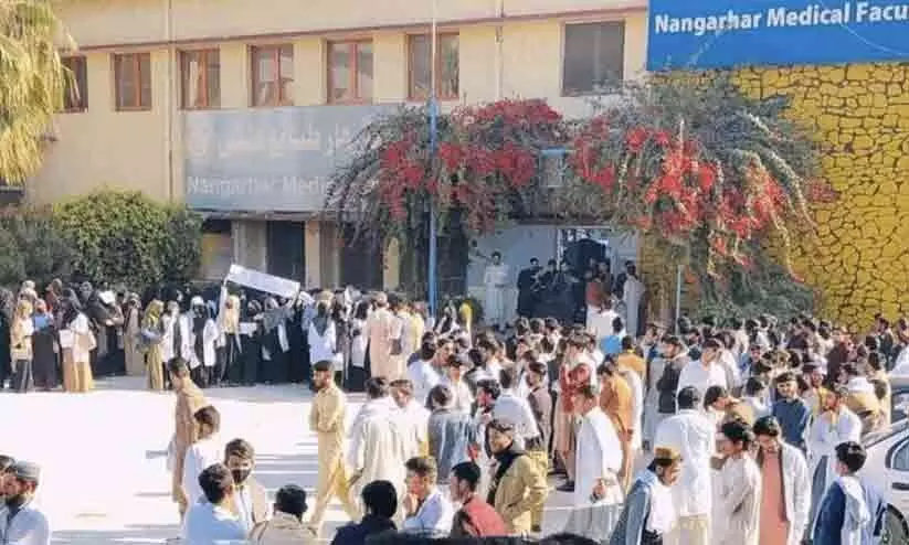 പെൺകുട്ടികൾക്ക് ഉന്നത വിദ്യാഭ്യാസം വിലക്കിയ താലിബാൻ നടപടിക്കെതിരെ പരീക്ഷകൾ ബഹിഷ്‌കരിച്ച് ആൺകുട്ടികളുടെ പ്രതിഷേധം