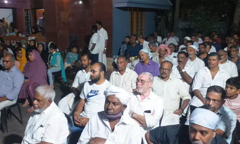 സിൽവർലൈൻ പദ്ധതി പിൻവലിച്ചു ഉത്തരവിറക്കണം: ഒപ്പുശേഖരത്തിന്റെ ഉദ്ഘാടനം എം.എൽ.എ നിർവഹിച്ചു