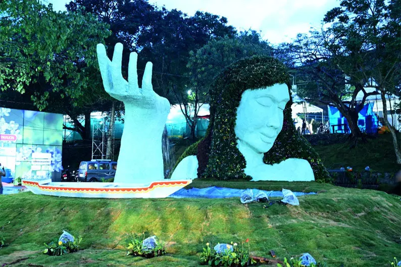 നഗര വസന്തം; തലയെടുപ്പോടെ വസന്ത കന്യക നഗര വസന്തം; തലയെടുപ്പോടെ വസന്ത കന്യക