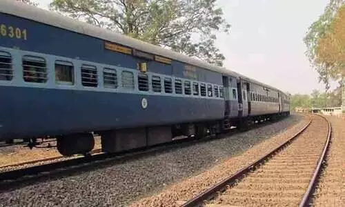 യു.പിയിൽ ട്രെയിൻ ഇടിച്ച് 90 ആടുകളും എട്ട് കഴുകന്മാരും ചത്തു