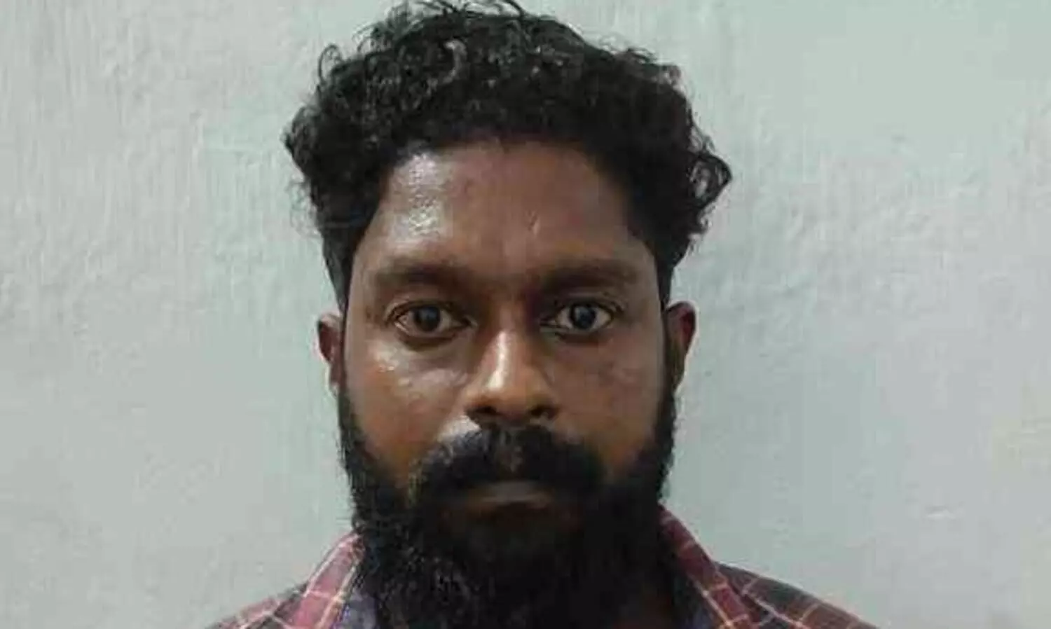 പൊലീസിനെ വാഹനമിടിച്ചിട്ട്  20 കിലോ കഞ്ചാവുമായി കടക്കാന്‍ ശ്രമിച്ച പ്രതി പിടിയിൽ