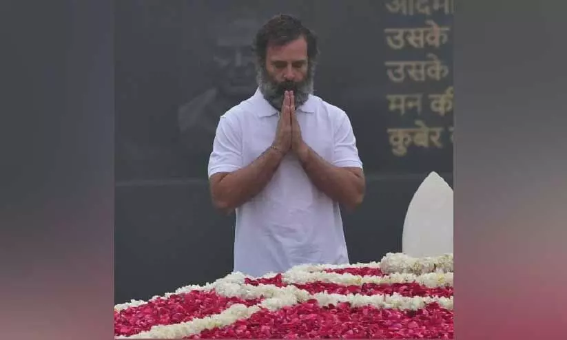 വാജ്​പേയി കുടീരത്തിൽ രാഹുൽ; അകത്തും പുറത്തും വിമർശനം