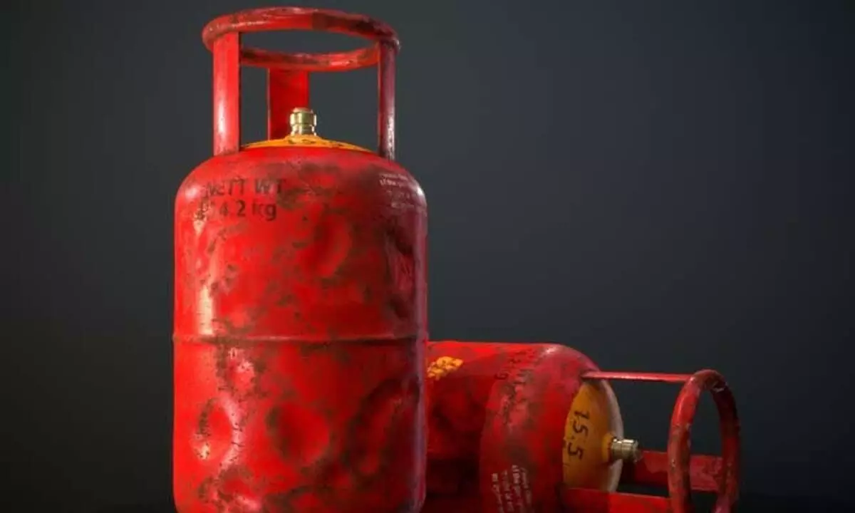കാലപ്പഴക്കംചെന്ന പാചകവാതക സിലിണ്ടറുകള്‍ വ്യാപകം