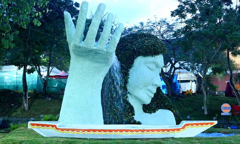 നഗരവസന്തം: തലയെടുപ്പോടെ വസന്തകന്യക നഗരവസന്തം: തലയെടുപ്പോടെ വസന്തകന്യക