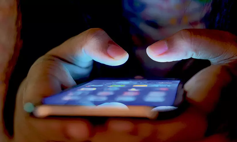 ഫോൺ വാങ്ങിവെച്ചതിന് പത്ത് വയസ്സുകാരൻ ജീവനൊടുക്കി ഫോൺ വാങ്ങിവെച്ചതിന് പത്ത് വയസ്സുകാരൻ ജീവനൊടുക്കി