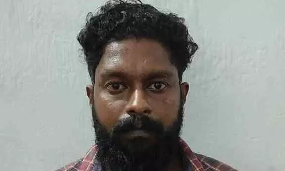 പൊലീസിനെ വാഹനമിടിച്ചിട്ട് 20 കിലോ കഞ്ചാവുമായി കടക്കാന് ശ്രമിച്ച പ്രതി പിടിയിൽ പൊലീസിനെ വാഹനമിടിച്ചിട്ട് 20 കിലോ കഞ്ചാവുമായി കടക്കാന് ശ്രമിച്ച പ്രതി പിടിയിൽ