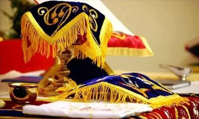 കുർബാന പ്രശ്നം: പരിഹാര പ്രദക്ഷിണം നടത്തി അൽമായർ കുർബാന പ്രശ്നം: പരിഹാര പ്രദക്ഷിണം നടത്തി അൽമായർ