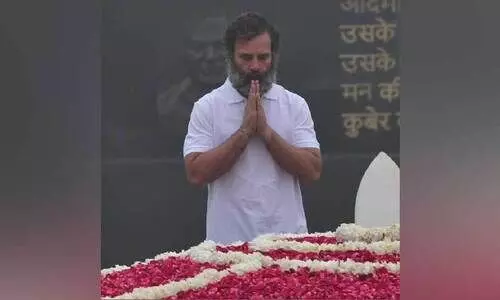 വാജ്​പേയി കുടീരത്തിൽ രാഹുൽ; അകത്തും പുറത്തും വിമർശനം