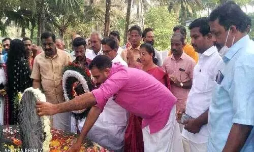 സൂനാമി സ്മൃതി മണ്ഡപത്തിൽ അവർ ഒത്തുകൂടി; പ്രിയപ്പെട്ടവരുടെ ഓർമകളുമായി