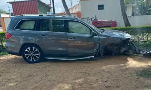 PM Modis Brother Prahlad Modi car accident