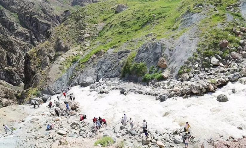 യു.എ.ഇയിൽ പര്വത സഞ്ചാരികൾക്കും മലയോര സന്ദര്ശകർക്കും ജാഗ്രത നിർദേശം യു.എ.ഇയിൽ പര്വത സഞ്ചാരികൾക്കും മലയോര സന്ദര്ശകർക്കും ജാഗ്രത നിർദേശം