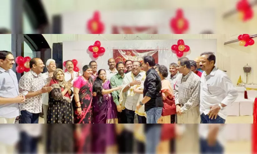 നോവലിസ്റ്റ് ജോ​ർ​ജ് ഓ​ണ​ക്കൂ​റി​നെ ആ​ദ​രി​ച്ചു