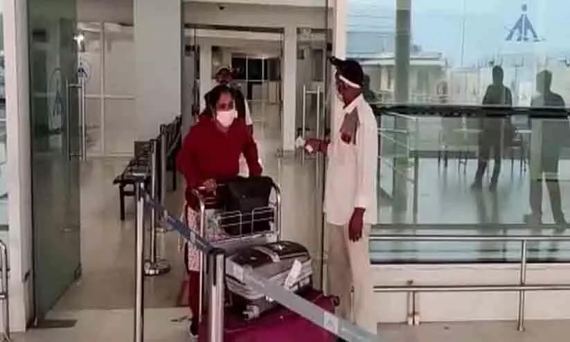 ദുബൈയിൽ നിന്നെത്തിയ യാത്രക്കാർക്ക് ചെന്നൈ വിമാനത്താവളത്തിൽ കോവിഡ് സ്ഥിരീകരിച്ചു ദുബൈയിൽ നിന്നെത്തിയ യാത്രക്കാർക്ക് ചെന്നൈ വിമാനത്താവളത്തിൽ കോവിഡ് സ്ഥിരീകരിച്ചു