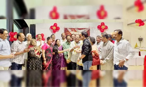 നോവലിസ്റ്റ് ജോ​ർ​ജ് ഓ​ണ​ക്കൂ​റി​നെ ആ​ദ​രി​ച്ചു