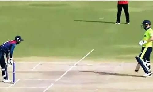 വെറുതെ കിട്ടുമായിരുന്ന ആ വിക്കറ്റ് വേണ്ടെന്നുവെച്ച് വിക്കറ്റ് കീപർ... നേപാൾ താരത്തിന് കൈയടിച്ച് ലോകം