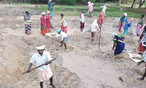 അശാസ്ത്രീയ നിയന്ത്രണങ്ങൾ; താളംതെറ്റി തൊഴിലുറപ്പ് പദ്ധതി