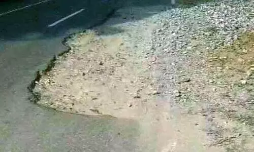 ടൂ​റി​സം പാ​ത​യി​ൽ അ​ല​വി സെ​ന്റ​റി​ലെ അ​പ​ക​ട ഭീ​ഷ​ണി ഒ​ഴി​വാ​ക്ക​ണ​മെ​ന്ന്