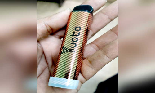 വ​ൻ ഇ ​സി​ഗ​ര​റ്റ് ശേ​ഖ​രം പി​ടി​കൂ​ടി