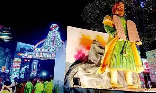 ചുവപ്പ് വസന്തമായി ബോൺ നത്താലെ