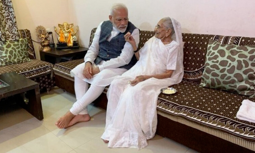 പ്രധാനമന്ത്രി മോദിയുടെ അമ്മ ഹീരാബെൻ ആശുപത്രിയിൽ