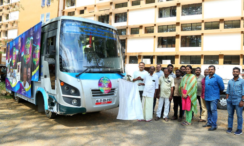 നാട്ടിലെ നല്ല കാര്യങ്ങള്‍-അറിയാം, പറയാം: വികസന വണ്ടി തൃക്കാക്കരയില്‍ പര്യടനം തുടങ്ങി