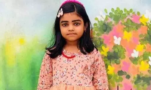 ഉമ്മയോടൊപ്പം സ്കൂട്ടറിൽ പോകവെ കാറിടിച്ച് 6 വയസുകാരി മരിച്ചു; മാതാവിന് ഗുരുതരപരിക്ക് ഉമ്മയോടൊപ്പം സ്കൂട്ടറിൽ പോകവെ കാറിടിച്ച് 6 വയസുകാരി മരിച്ചു; മാതാവിന് ഗുരുതരപരിക്ക്