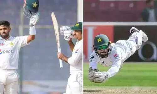 ഒ​റ്റ ദി​വ​സം: പാകിസ്താന് മൂ​ന്ന് നാ​യ​ക​ർ!