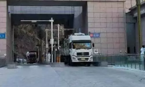 നേപ്പാൾ-ചൈന പ്രധാന വാണിജ്യ പാത തുറന്നു നേപ്പാൾ-ചൈന പ്രധാന വാണിജ്യ പാത തുറന്നു