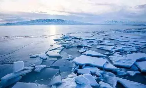 ഫോട്ടോ എടുക്കുന്നതിനിടെ തണുത്തുറഞ്ഞ തടാകത്തിൽ വീണ് മൂന്ന് ഇന്ത്യക്കാർ മരിച്ചു