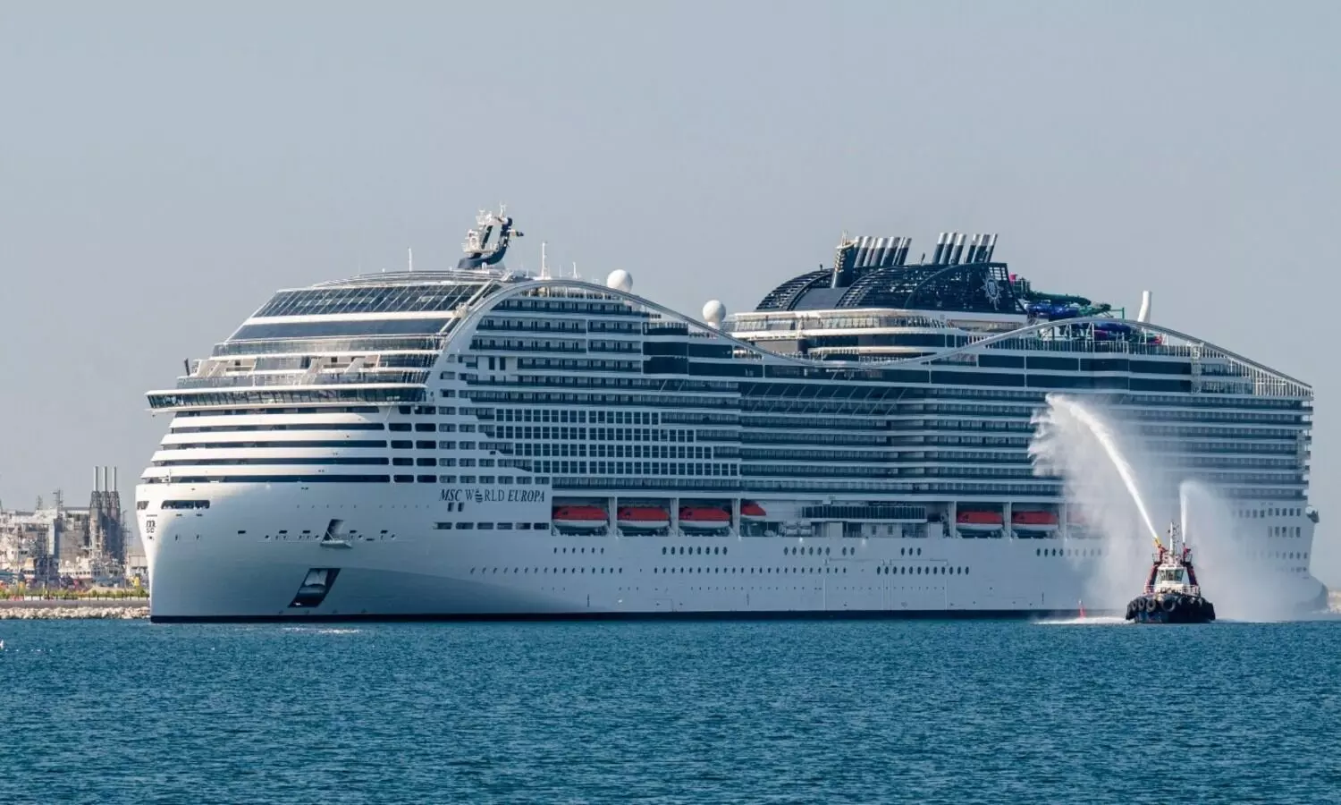 ഫുട്​ബാൾ ലോകകപ്പിൽ താരമായ ‘​​ഫ്ലോട്ടിങ്​ ഹോട്ടൽ’ ദുബൈയിൽ