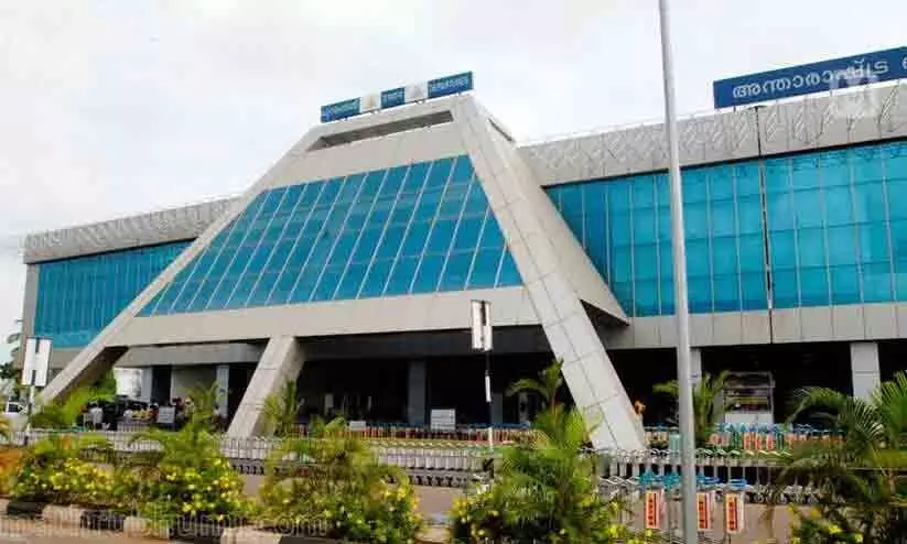 കരിപ്പൂരിൽ 62 ലക്ഷത്തിന്റെ സ്വർണവേട്ടയുമായി കസ്റ്റംസ് – 35 ലക്ഷത്തിന്റെ സ്വർണം പിടികൂടി പോലീസ് കരിപ്പൂരിൽ 62 ലക്ഷത്തിന്റെ സ്വർണവേട്ടയുമായി കസ്റ്റംസ്