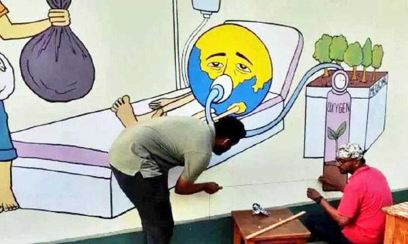 ആശുപത്രി ചുവരിൽ ചിത്രമൊരുക്കി വിദ്യാർഥികൾ ആശുപത്രി ചുവരിൽ ചിത്രമൊരുക്കി വിദ്യാർഥികൾ