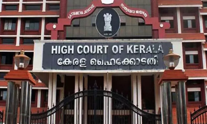 കലോത്സവങ്ങളെ ആഡംബരത്തിന്റെ വേദിയാക്കരുത്- ഹൈകോടതി കലോത്സവങ്ങളെ ആഡംബരത്തിന്റെ വേദിയാക്കരുത്- ഹൈകോടതി