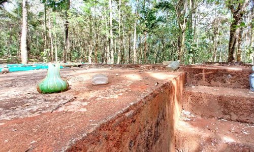 പു​ളി​ഞ്ഞാ​ൽ കു​ടി​വെ​ള്ള പ​ദ്ധ​തി​ക്ക് ഭീ​ഷ​ണി​യാ​യി സാ​മൂ​ഹി​ക​വി​രു​ദ്ധ​ർ