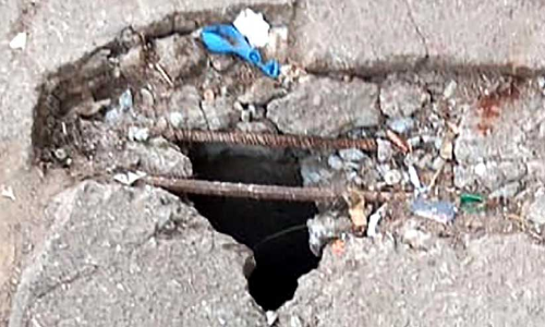 നടപ്പാതയിലെ സ്ലാബുകള്‍ തകര്‍ന്നു; കാല്‍നടയാത്രികർ ആശങ്കയിൽ