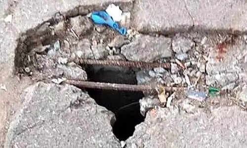 നടപ്പാതയിലെ സ്ലാബുകള്‍ തകര്‍ന്നു; കാല്‍നടയാത്രികർ ആശങ്കയിൽ