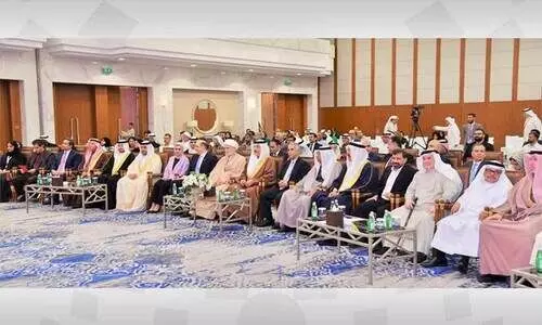 മി​ക​വ് തെ​ളി​യി​ച്ച ജീ​വ​ന​ക്കാ​രെ ആ​ദ​രി​ച്ചു