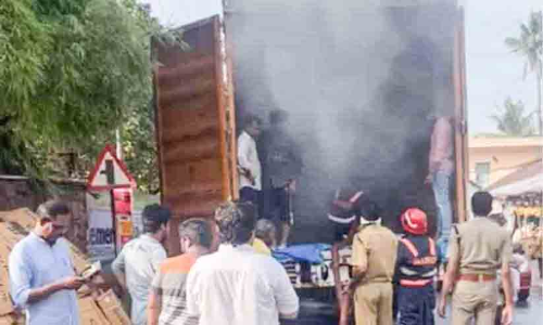 ടി.വികളുമായി പോയ ലോറിക്ക് തീപിടിച്ചു