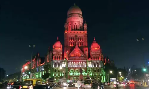 താക്കറെ, ഷിൻഡെ വിഭാഗങ്ങൾ തമ്മിലുണ്ടായ ഏറ്റുമുട്ടൽ; ബി.എം.സി ആസ്ഥാനത്തെ എല്ലാ പാർട്ടി ഓഫീസുകളും സീൽ ചെയ്തു