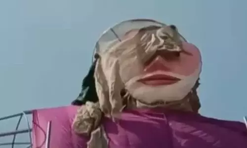 മോദിയുടെ രൂപസാദൃശ്യമുണ്ടെന്ന്; കൊച്ചിൻ കാർണിവലിൽ ഒരുക്കിയ പാപ്പാഞ്ഞിക്കെതിരെ ബി.ജെ.പി മോദിയുടെ രൂപസാദൃശ്യമുണ്ടെന്ന്; കൊച്ചിൻ കാർണിവലിൽ ഒരുക്കിയ പാപ്പാഞ്ഞിക്കെതിരെ ബി.ജെ.പി