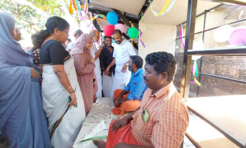 ചെരിപ്പ് തുന്നാം, കോർപറേഷൻ തണലിൽ