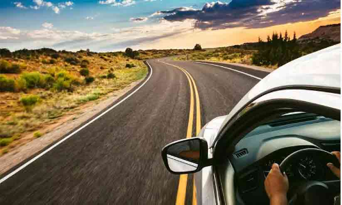 യാത്രക്കിടെ മൂത്രമൊഴിക്കാൻ ഇറങ്ങി; ഭാര്യയെ വഴിയിൽ മറന്ന് മധ്യവയസ്കൻ കാറോടിച്ചത് 160 കിലോമീറ്റർ!