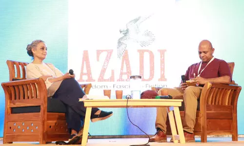 മുഖ്യധാരാ മാധ്യമങ്ങൾ ഫാഷിസത്തിന്റെ ആർമി, കേരളത്തെ തകർക്കാൻ ചിലർ വരുന്നുണ്ട് -അരുന്ധതി റോയി