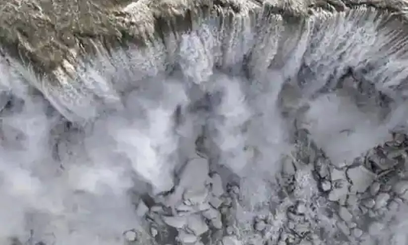 അതിശൈത്യത്തിൽ മഞ്ഞുപുതപ്പണിഞ്ഞ് നയാഗ്ര വെള്ളച്ചാട്ടം -വിഡിയോ